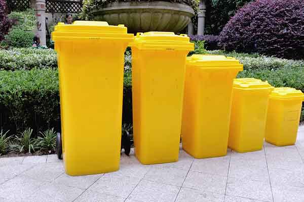 مزایا و معایب استفاده از سطل‌های پلاستیکی در محیط‌های مختلف