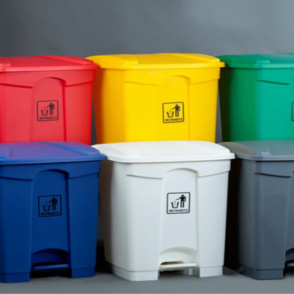   بررسی انواع سطل‌های پلاستیکی و کاربردهای آنها